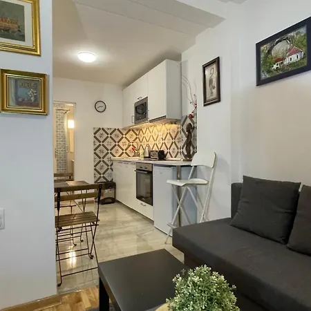 Axis Mundi דירה *