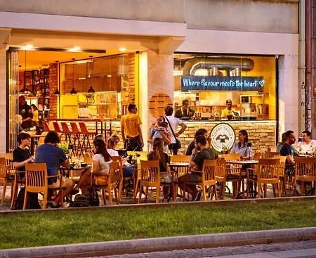 Axis Mundi דירה *